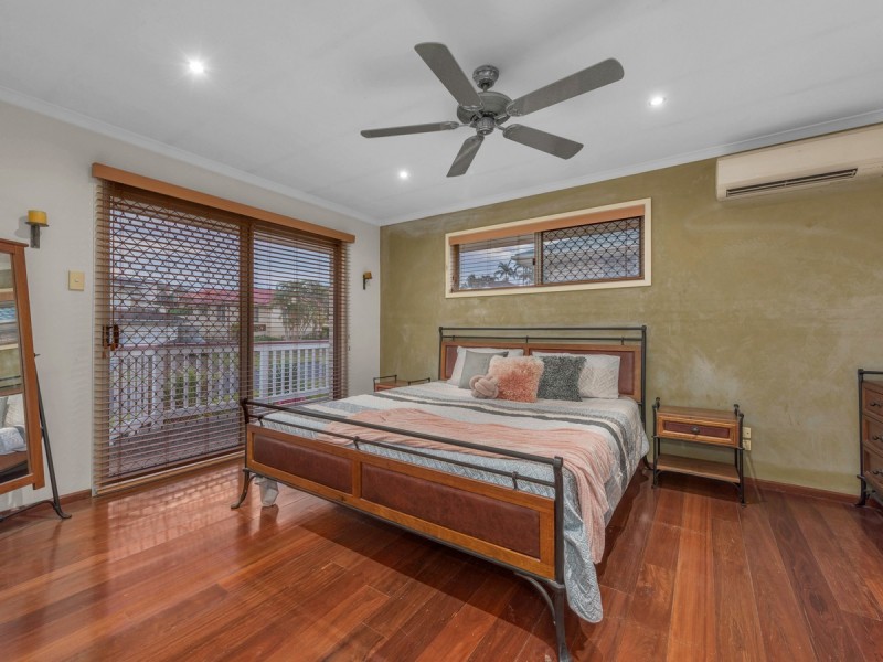 52 Hummingbird Crescent, Wishart QLD 4122