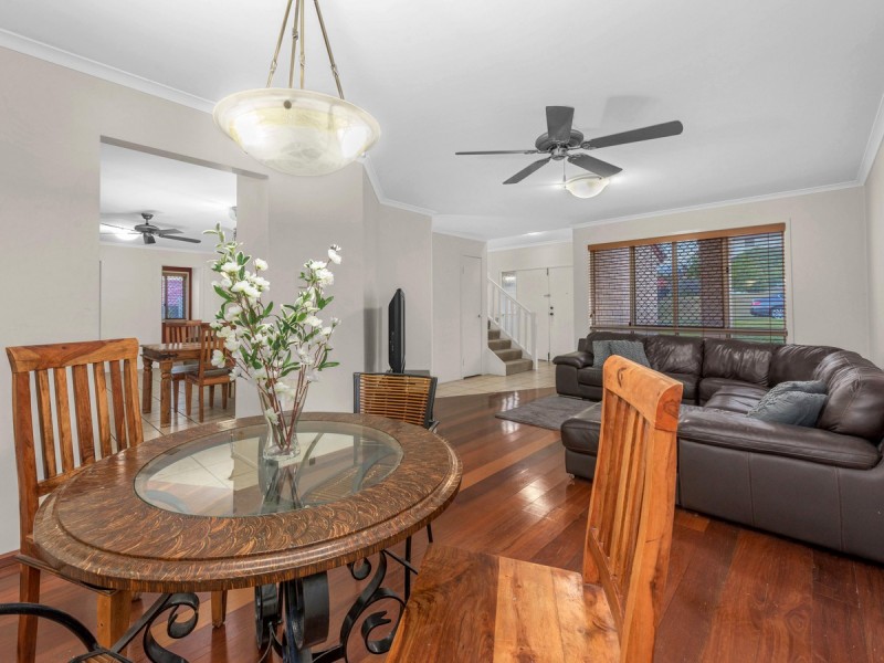 52 Hummingbird Crescent, Wishart QLD 4122