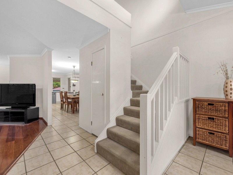 52 Hummingbird Crescent, Wishart QLD 4122