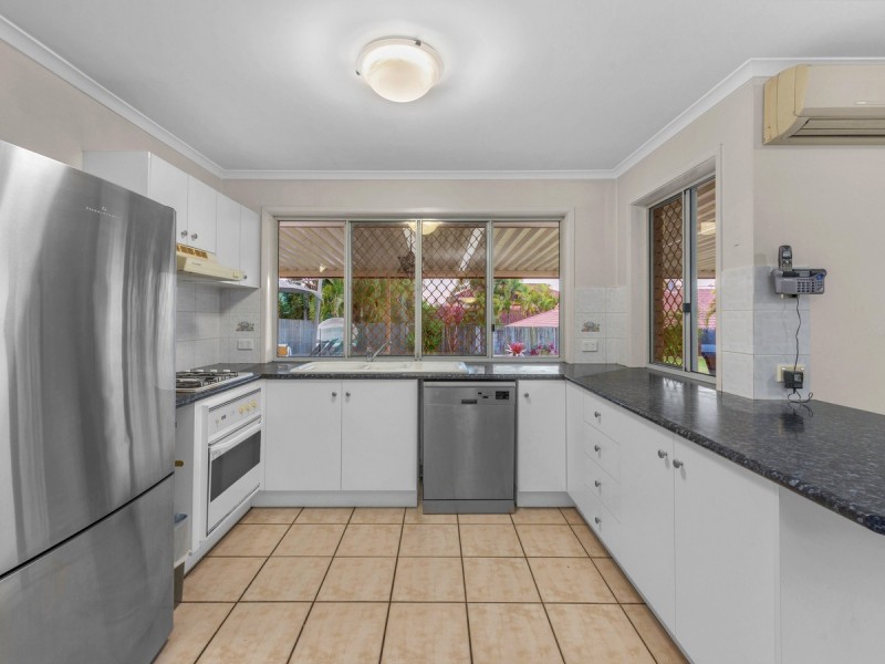 52 Hummingbird Crescent, Wishart QLD 4122