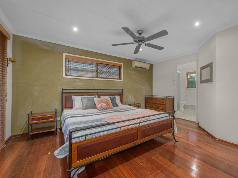 52 Hummingbird Crescent, Wishart QLD 4122