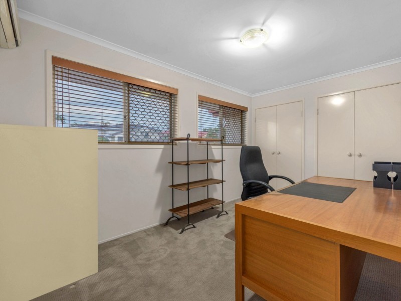 52 Hummingbird Crescent, Wishart QLD 4122