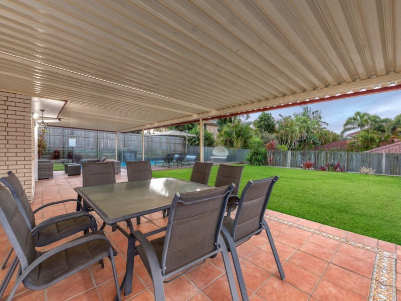 52 Hummingbird Crescent, Wishart QLD 4122