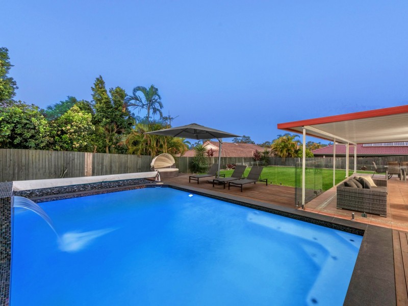 52 Hummingbird Crescent, Wishart QLD 4122
