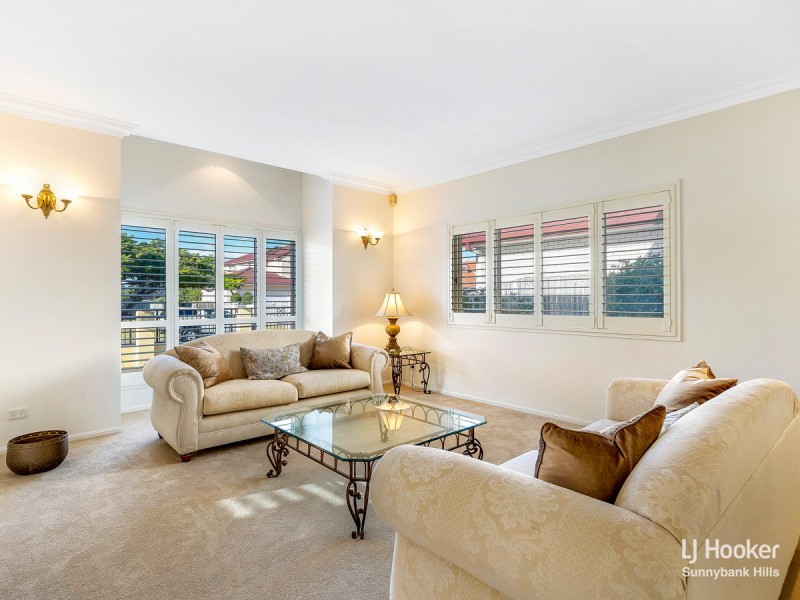 42 Poinciana Crescent, Stretton QLD 4116