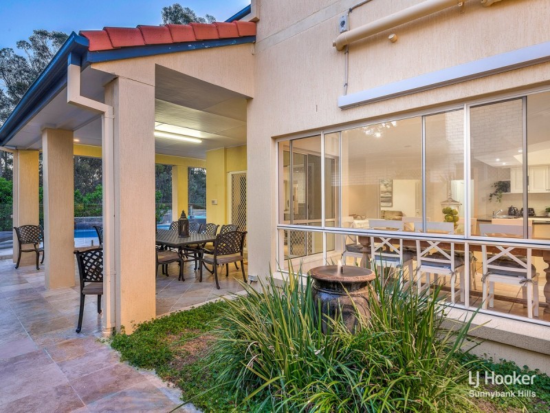 42 Poinciana Crescent, Stretton QLD 4116
