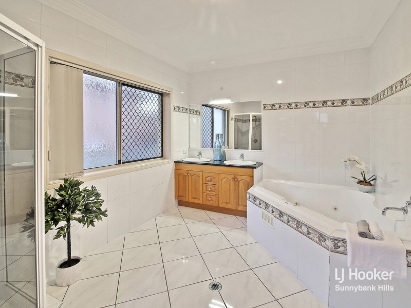 9 Westland Street, Macgregor QLD 4109