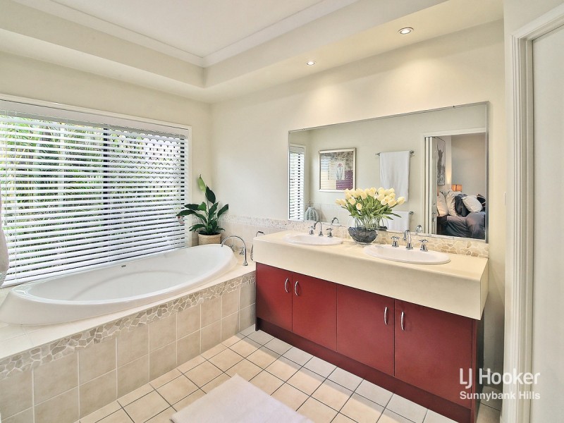 8 Lincon Place, Parkinson QLD 4115