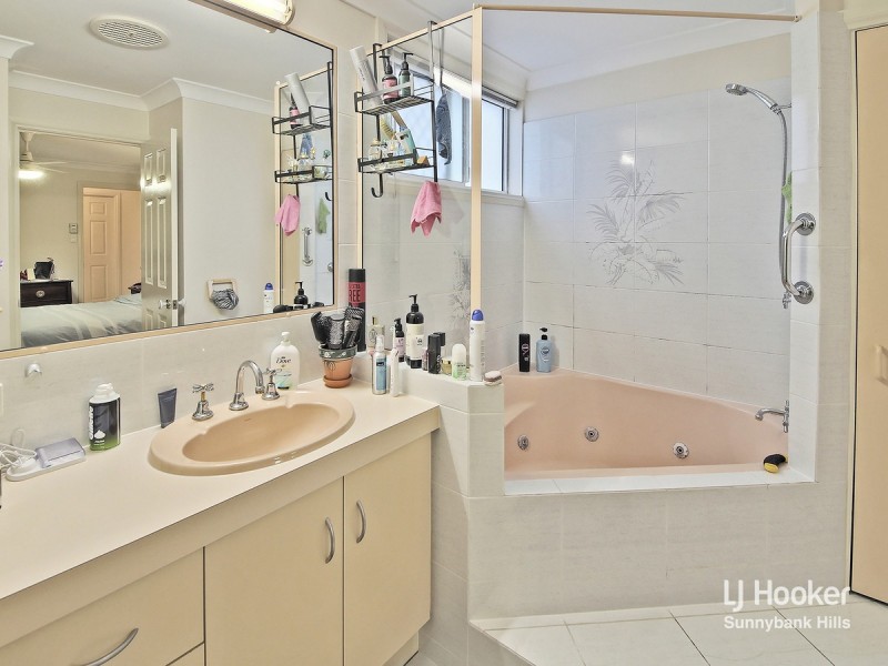 61 Bordeaux Street, Eight Mile Plains QLD 4113