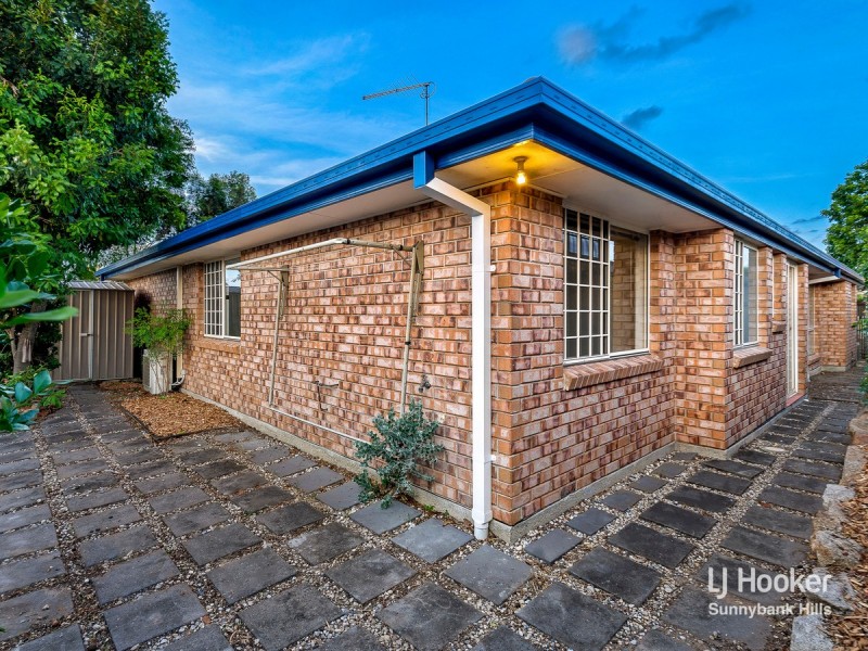 11 Swanbrook Place, Parkinson QLD 4115