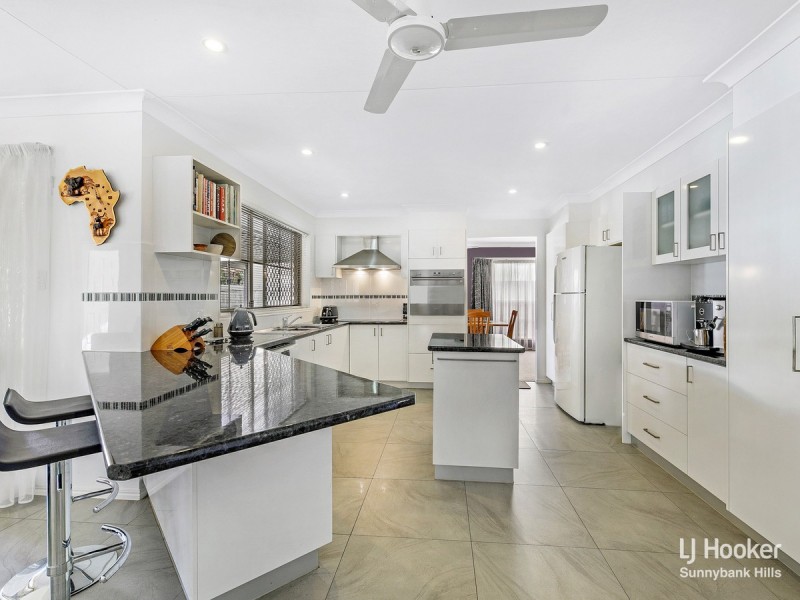 8 Hoover Court, Stretton QLD 4116