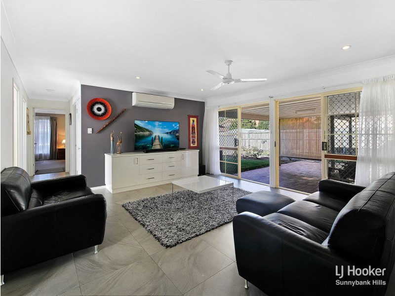 8 Hoover Court, Stretton QLD 4116