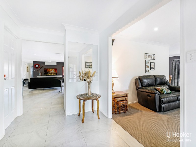 8 Hoover Court, Stretton QLD 4116