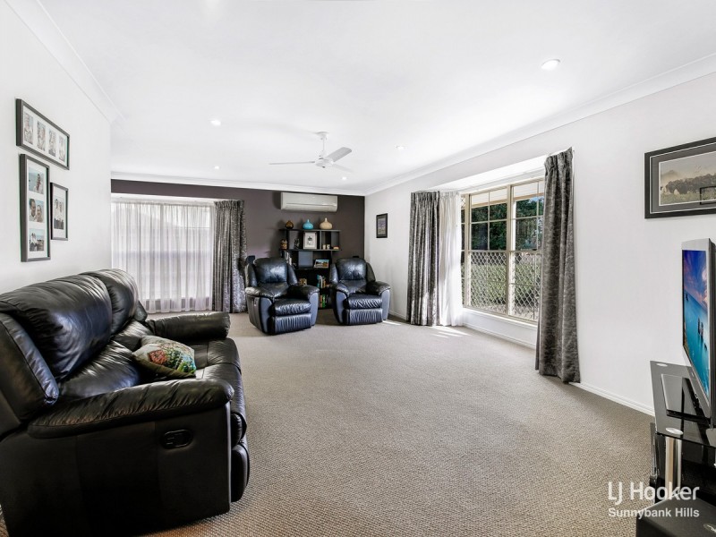 8 Hoover Court, Stretton QLD 4116