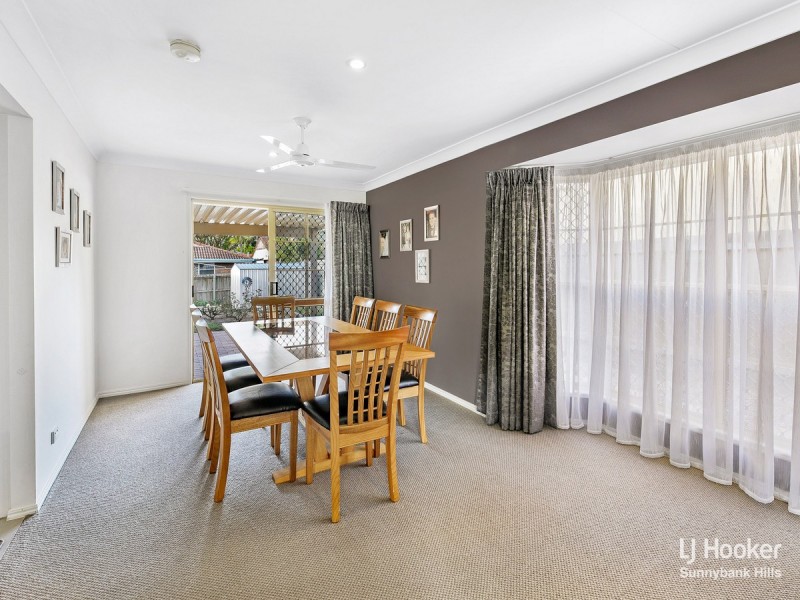 8 Hoover Court, Stretton QLD 4116