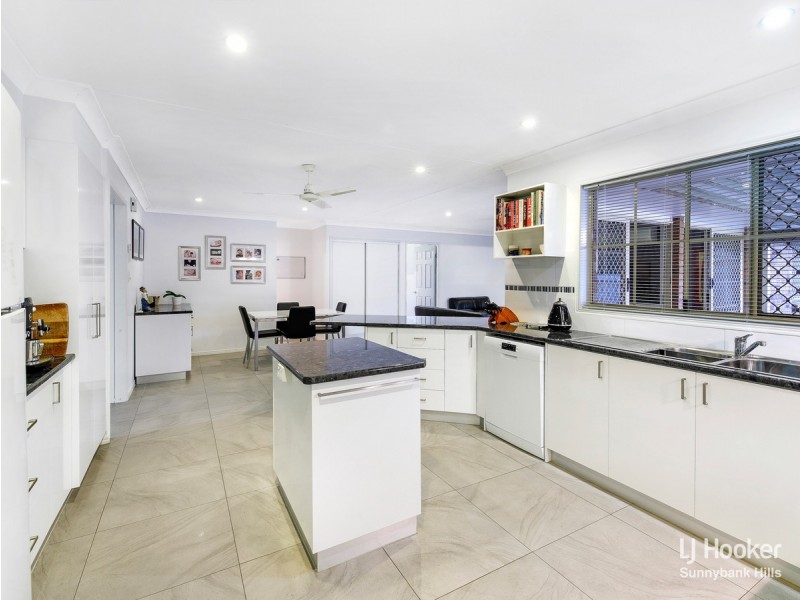 8 Hoover Court, Stretton QLD 4116