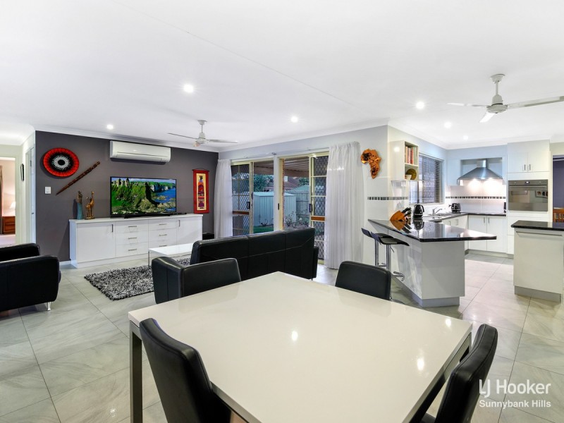 8 Hoover Court, Stretton QLD 4116