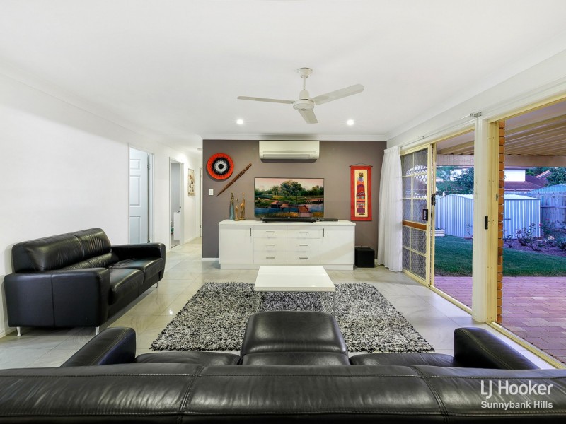 8 Hoover Court, Stretton QLD 4116