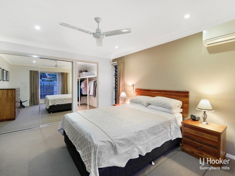 8 Hoover Court, Stretton QLD 4116