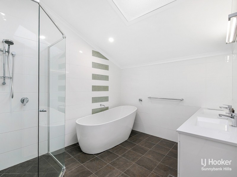 8 Hoover Court, Stretton QLD 4116