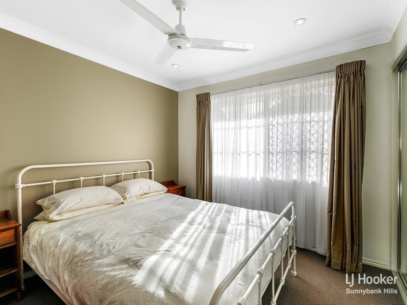 8 Hoover Court, Stretton QLD 4116