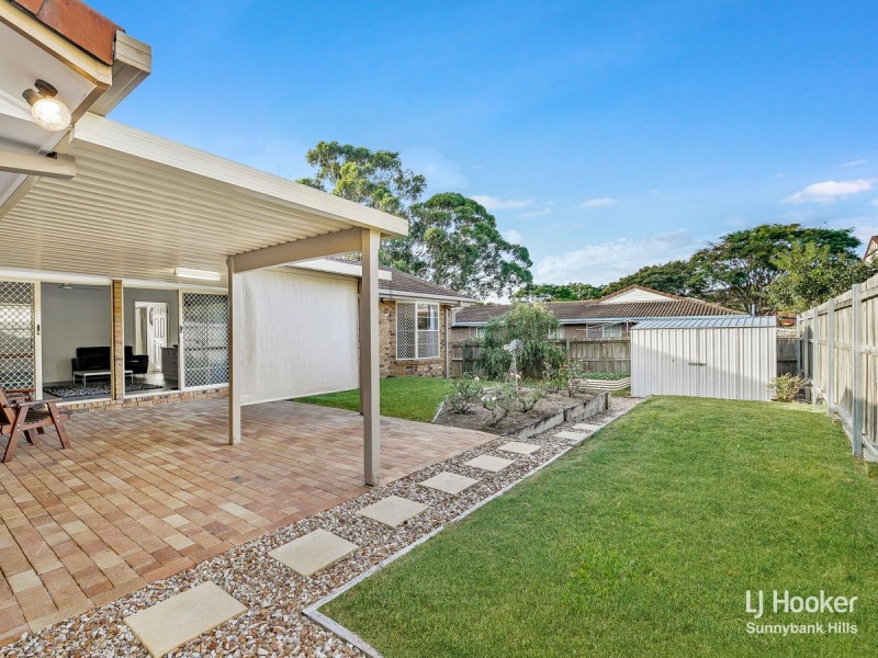 8 Hoover Court, Stretton QLD 4116
