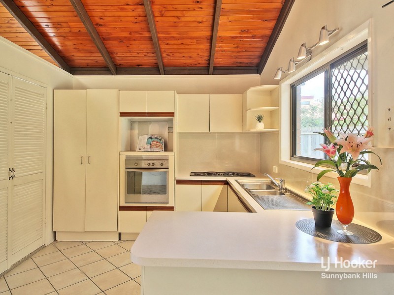 4 Raffin Crescent, Calamvale QLD 4116