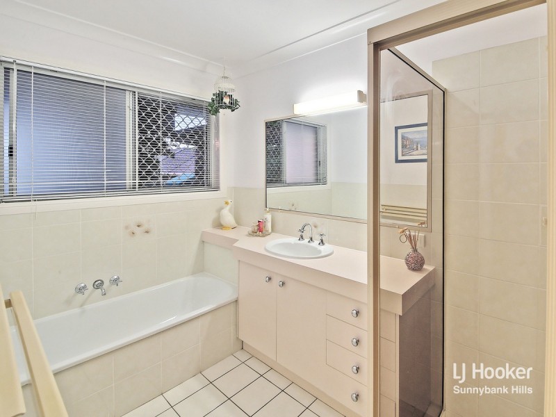 27 Eisenhower Street, Stretton QLD 4116