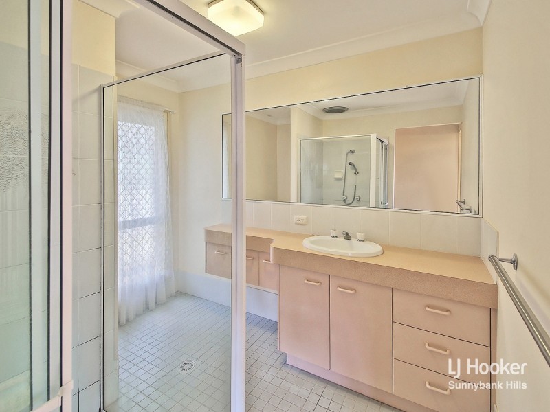 9 McKinley Court, Stretton QLD 4116