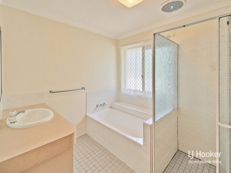 9 McKinley Court, Stretton QLD 4116