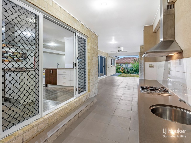 16 Larapinta Circuit, Parkinson QLD 4115