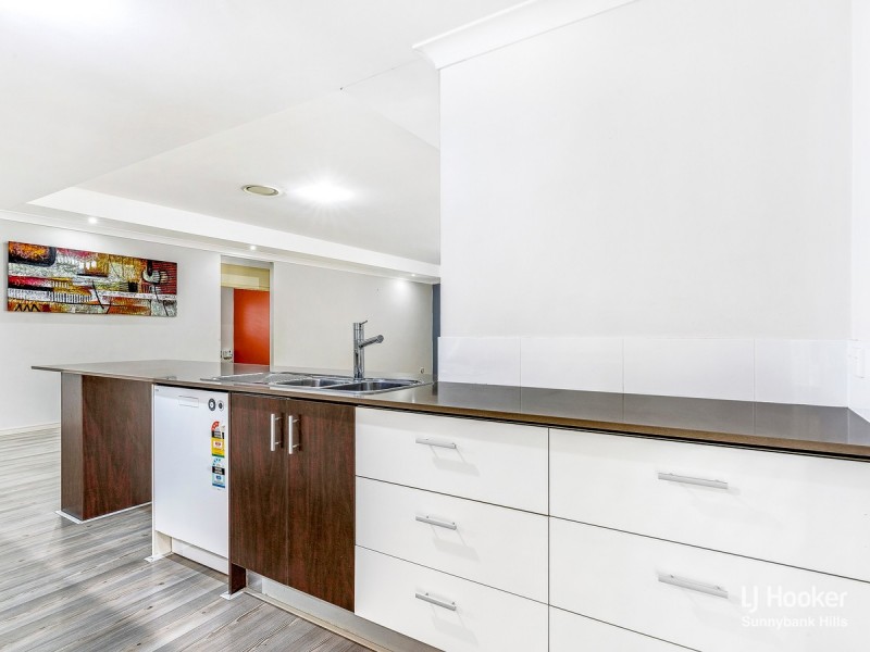 16 Larapinta Circuit, Parkinson QLD 4115