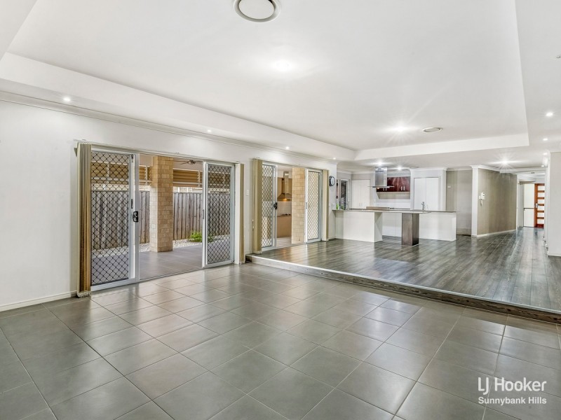 16 Larapinta Circuit, Parkinson QLD 4115