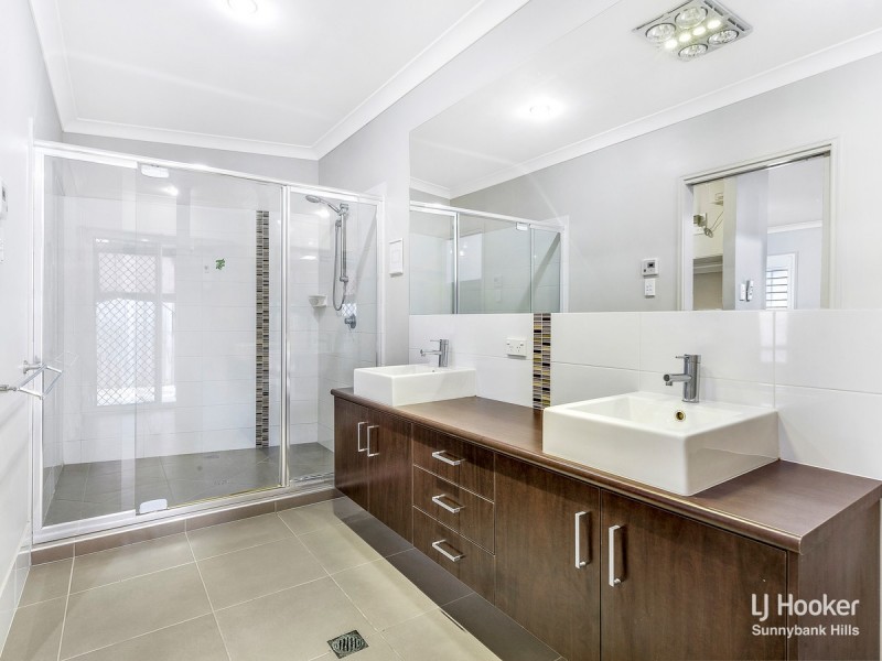 16 Larapinta Circuit, Parkinson QLD 4115