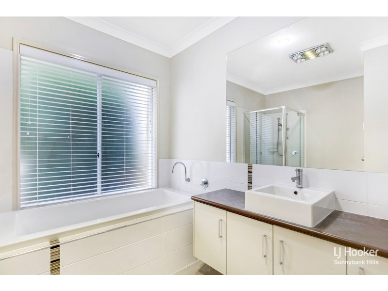 16 Larapinta Circuit, Parkinson QLD 4115