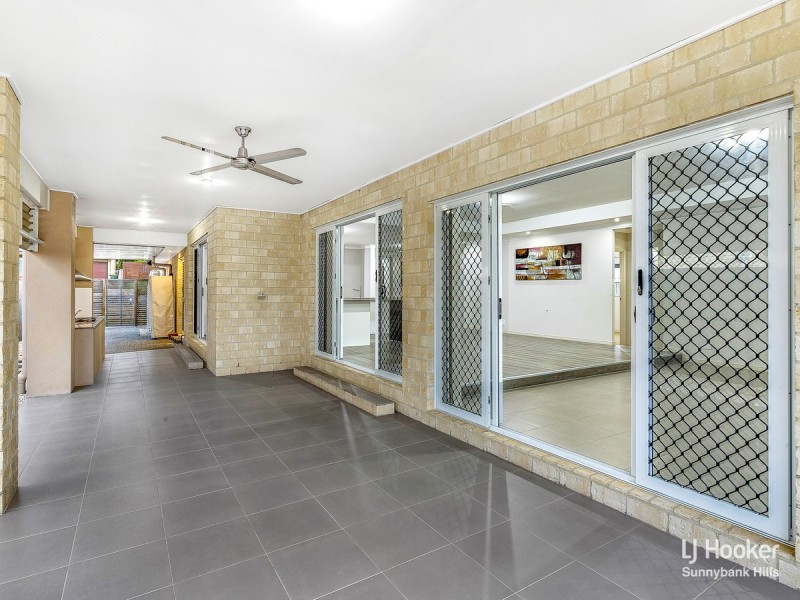 16 Larapinta Circuit, Parkinson QLD 4115