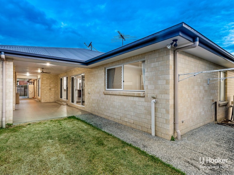 16 Larapinta Circuit, Parkinson QLD 4115
