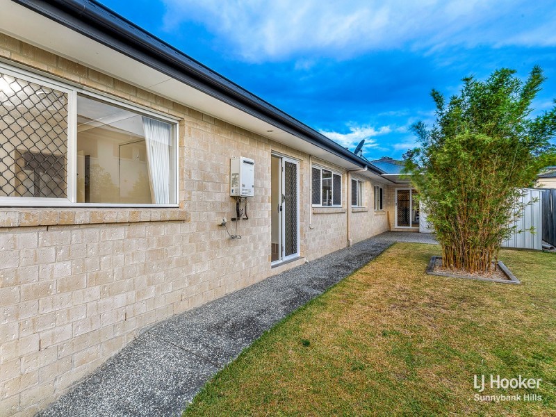 16 Larapinta Circuit, Parkinson QLD 4115