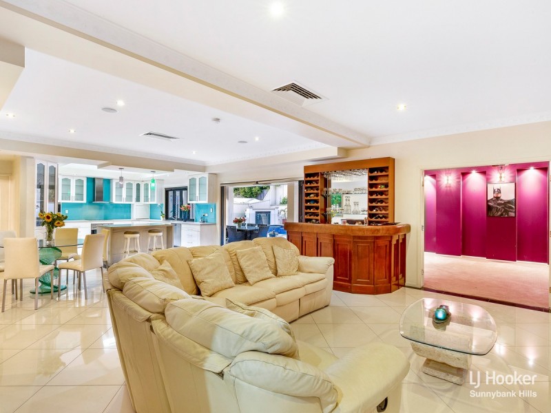 98 White Cedar Circuit, Stretton QLD 4116