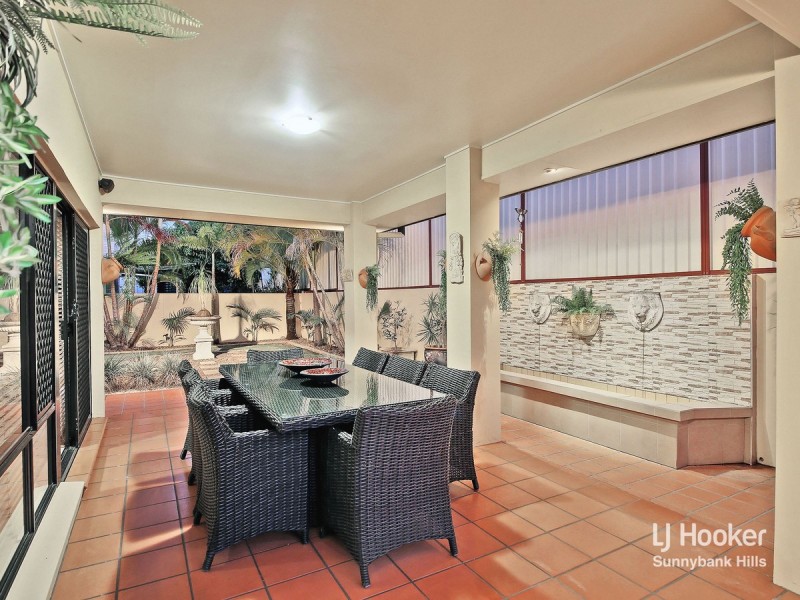 3 Conifer Street, Carindale QLD 4152