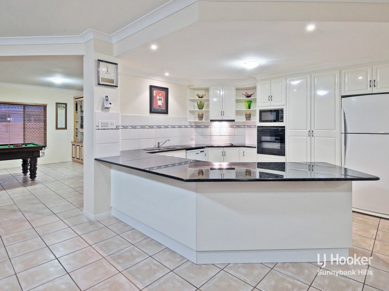 3 Conifer Street, Carindale QLD 4152