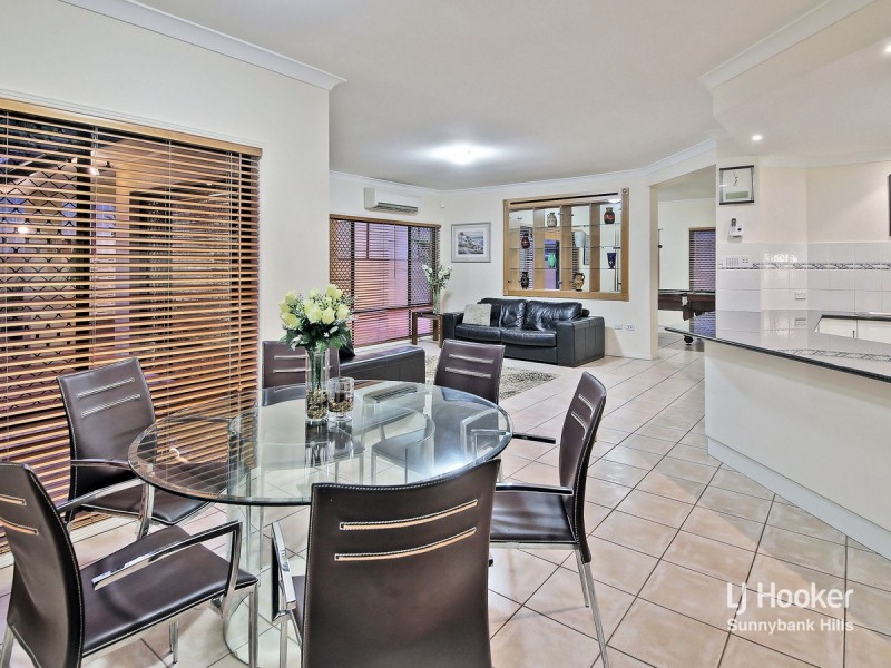 3 Conifer Street, Carindale QLD 4152