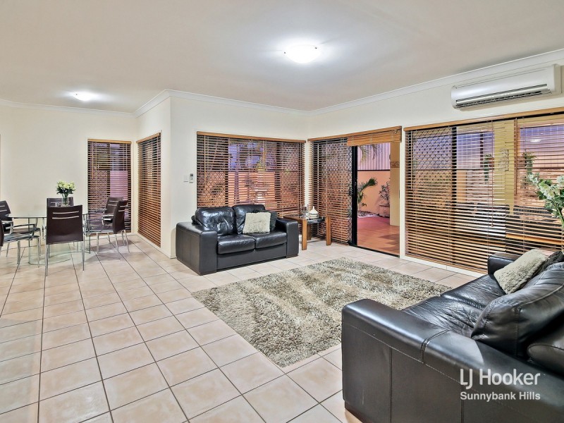 3 Conifer Street, Carindale QLD 4152