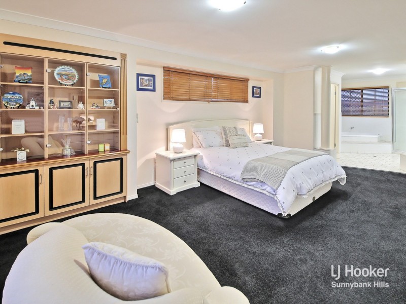 3 Conifer Street, Carindale QLD 4152