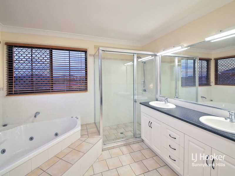 3 Conifer Street, Carindale QLD 4152