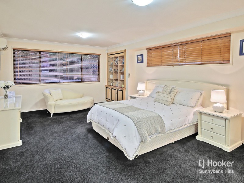 3 Conifer Street, Carindale QLD 4152