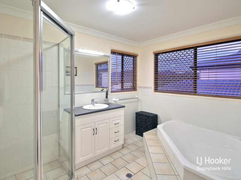 3 Conifer Street, Carindale QLD 4152