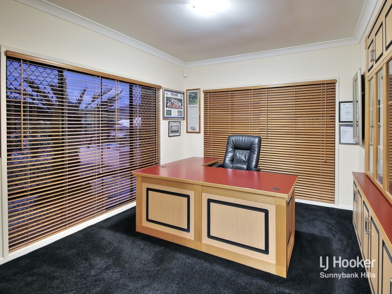 3 Conifer Street, Carindale QLD 4152