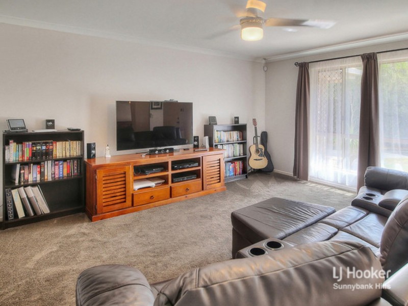 9 Innes Close, Parkinson QLD 4115