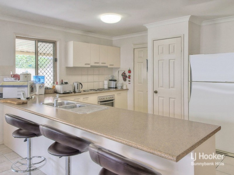 9 Innes Close, Parkinson QLD 4115